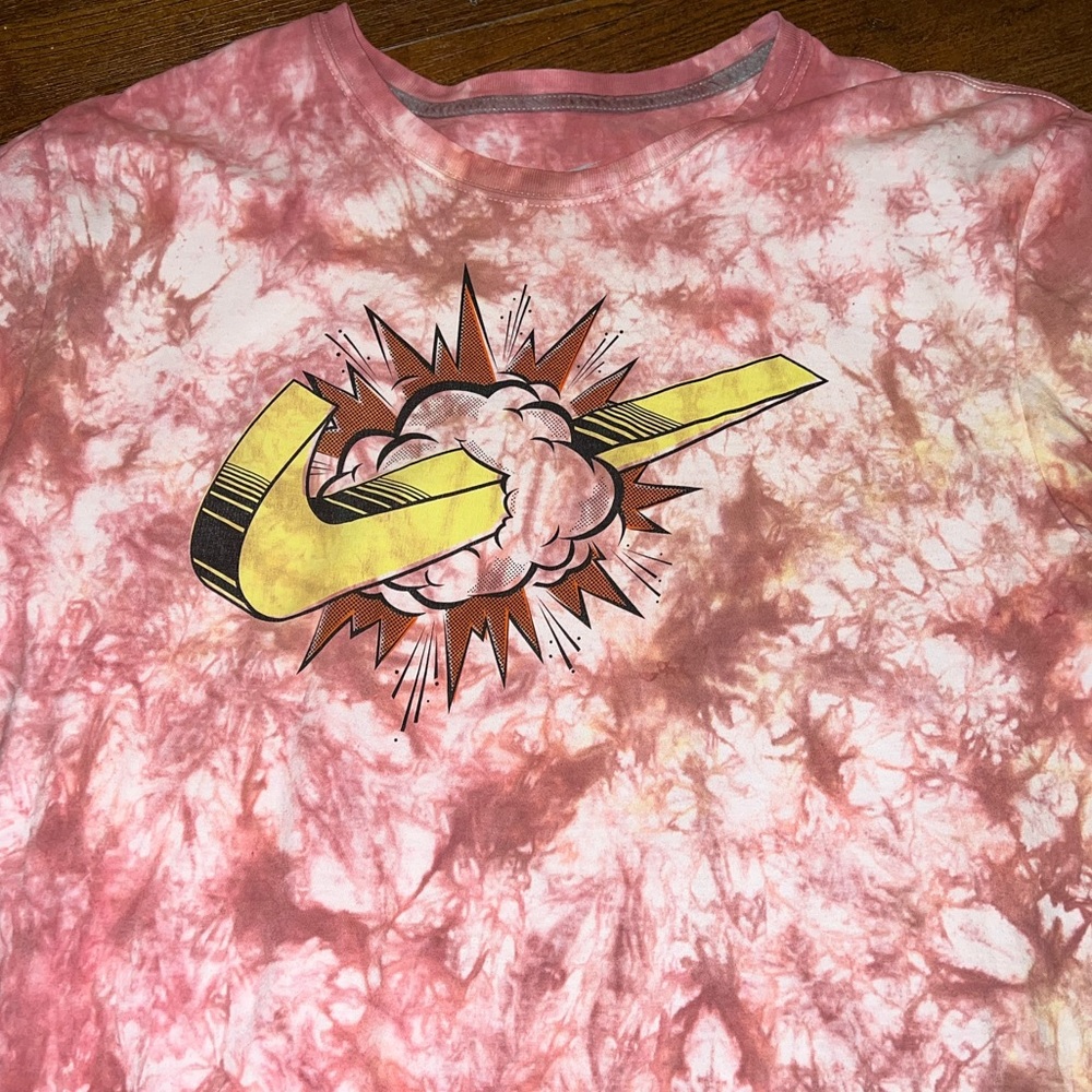 Nike Brown Red Tie-Dye Graphic Yellow Swoosh Logo Short Sleeve Shirt Size XL - Picture 3 of 10